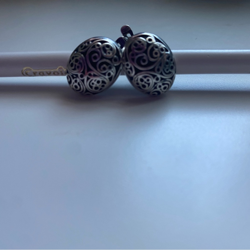 Elegant Silver Swirl Earrings🩶🤍 - Picture 1 of 5